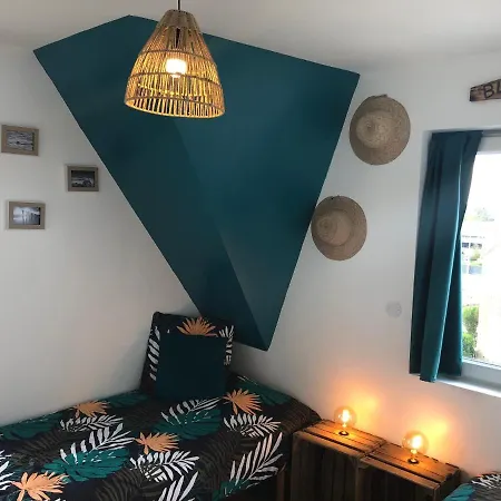 Au Pied De La Dune